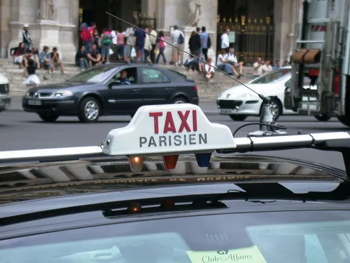 Routes : le trafic perturbé par les opérations escargot des taxis