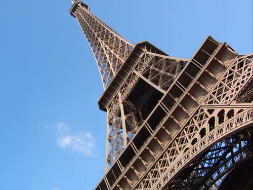 Lego va mettre en vente la Tour Eiffel, jouet le plus grand de son...