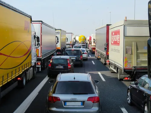 Départs en vacances : la circulation surchargée samedi en...