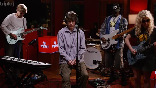 Turnstile signe une étonnante reprise d’"I Wanna Be Adored" des...