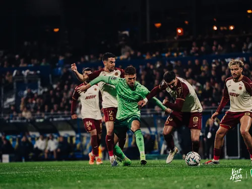 Les Verts l’emportent face à Pau, et prennent la tête de la ligue 2