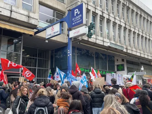 Grève dans la Loire : 300 manifestants devant l'inspection, 1...