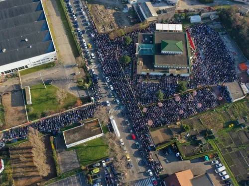 Saint-Etienne : 12 000 fidèles rassemblés à la Grande Mosquée pour...