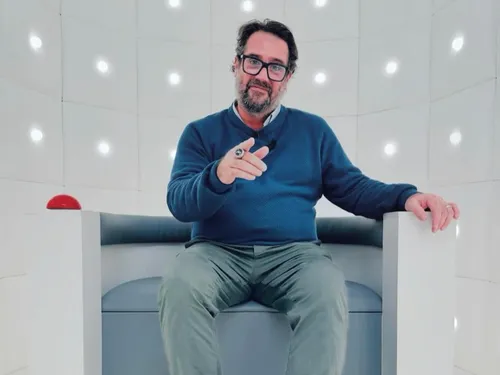  L’humoriste stéphanois Jason Chicandier va participer à un défi...