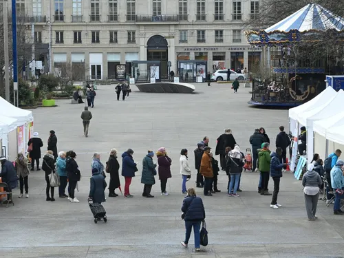 Saint-Etienne : La place de l'Hôtel de Ville se transforme en...