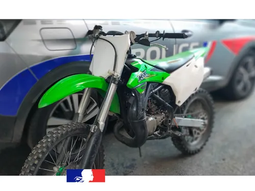 Avec sa Kawasaki flashy, il nargue les policiers à Monthieu mais...