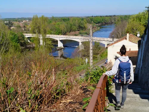 Loire : un nouveau sentier sur le GR3, qui relie le mont...