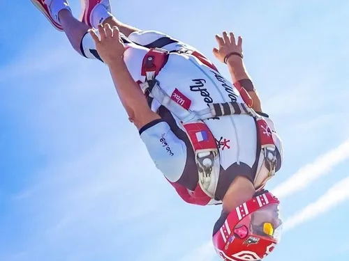 Le parachutiste Stéphanois Greg Crozier reçoit la Médaille d’or du...