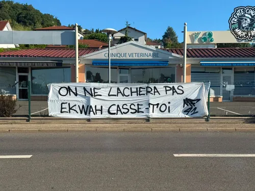 ASSE : Pierre Ekwah encore visé par une banderole des Magic Fans 
