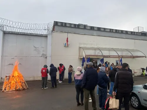 Loire : Les surveillants de la prison de La Talaudière et de Roanne...