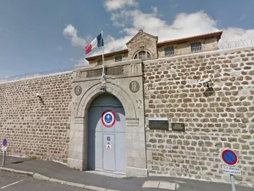 Un détenu de 29 ans en urgence absolue