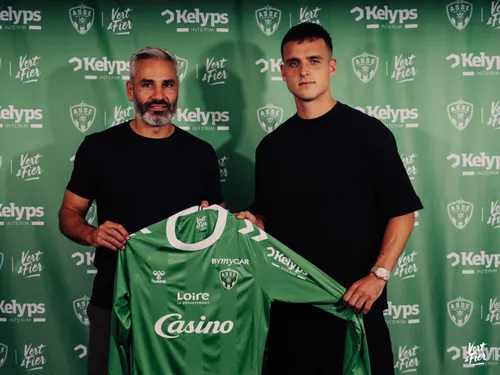 Foot : Un nouveau milieu débarque chez les Verts !