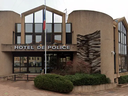 Poupées pédopornographiques : Un Roannais de 32 ans arrêté lors...