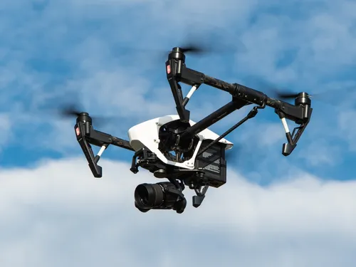 Via drone, les jeunes femmes tentaient de livrer... un IPTV à la...