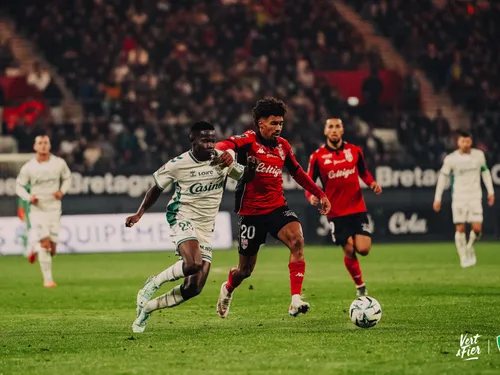 Ligue 2 : l'ASSE corrigée à Guingamp et rappelée à l'ordre (3-0)