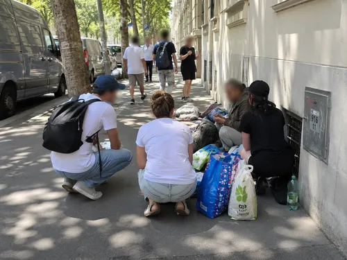 Canicule et vigilance rouge : les maraudes s’intensifient à...
