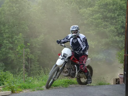 Montbrison : Deux motards prennent tous les risques pour fuir les...