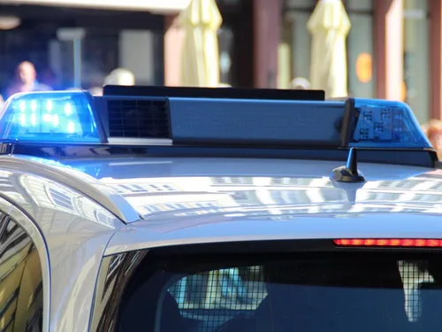 Extincteurs et bidon d'huile jetés sur les policiers : une...