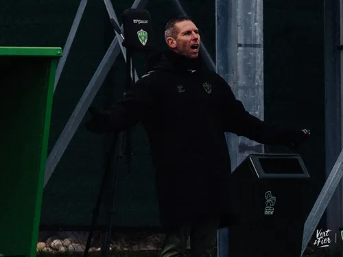 L'ASSE met à pied l'entraîneur de l'équipe féminine à titre...