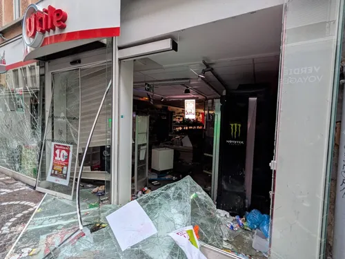 Saint-Étienne : 60 interpellations et 30 commerces dégradés après...