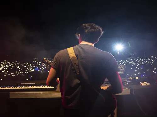 PETIT BISCUIT "Sunset Lover" (Live)