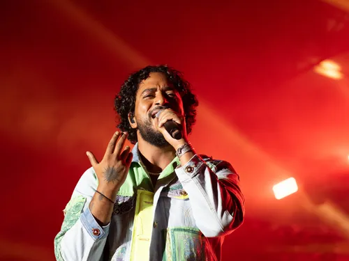 SLIMANE "DES MILLIERS DE JE T'AIME" (LIVE)