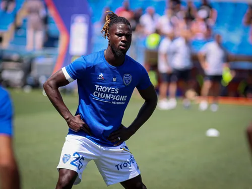 L'ESTAC démarre la saison par une défaite