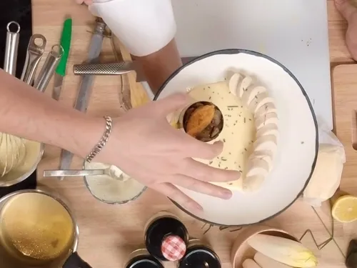 Boudin blanc, sauce safranée, poêlée d'endives
