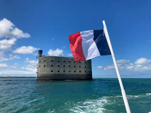Deux icônes de l'émission Fort Boyard en dédicace à Toulouse