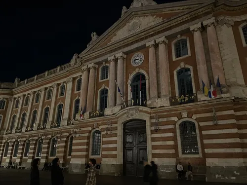Le Capitole éteint en hommage au pape François, décédé lundi