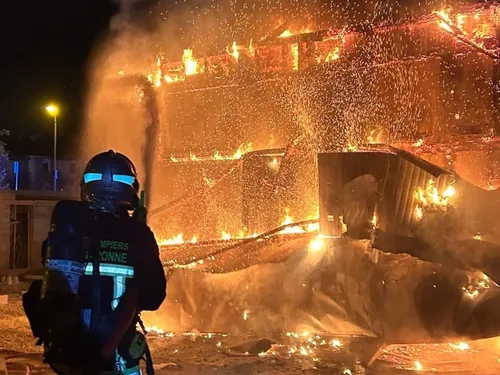 Incendie : un McDonald's en construction décimé à Montrabé