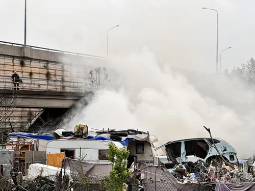 Incendie : une quinzaine de caravanes en feu près de l'ancien site...
