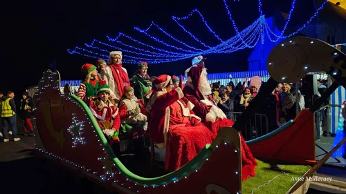Grande parade lumineuse sur le thème de la nature et marché de Noël