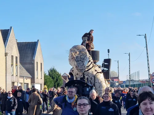 Le Varan de voyage vient de débarquer à Calais, le début de trois...