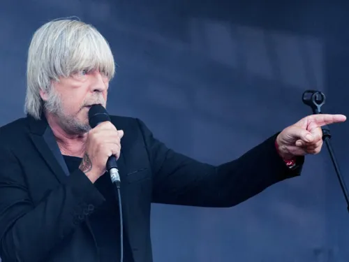 Renaud fête ses 50 ans de carrière avec trois concerts géants au...