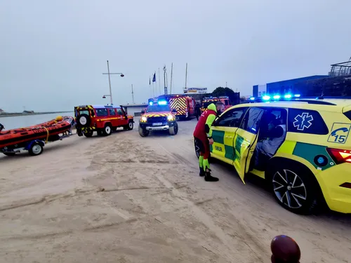 Plusieurs corps retrouvés au petit matin sur la plage de...