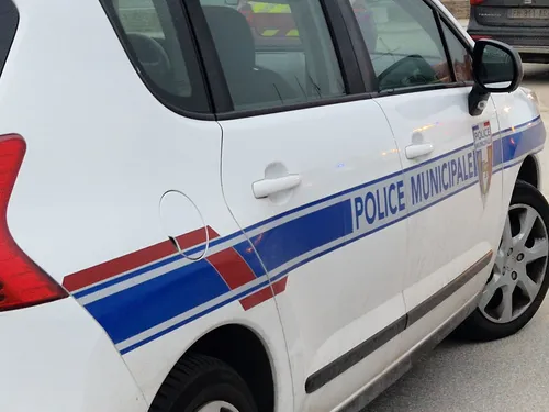 Saint-Pol-sur-Mer : il percute une friterie et prend la fuite