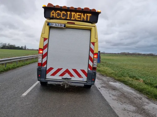 Saint-Inglevert : une voiture fait un tonneau sur l'A16