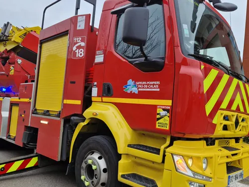 Calais : une voiture percute un vélo, une femme transportée à...