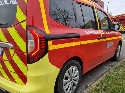 Pernes-lès-Boulogne : un policier barricadé chez lui avenue de la...
