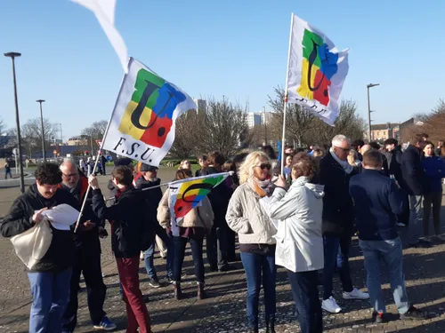 Calais : les professeurs du lycée Vinci en colère