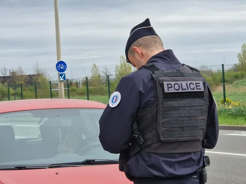 Gravelines : il fuit un contrôle routier… et cache sa voiture...