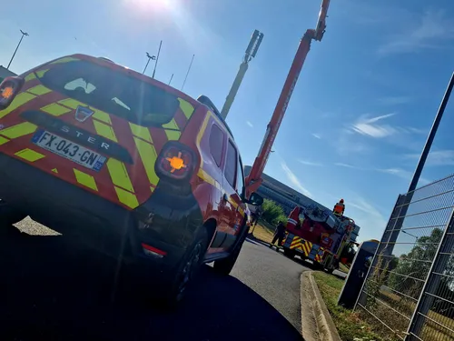 Opération de sauvetage à Calais : un homme bloqué à 25 mètres de...
