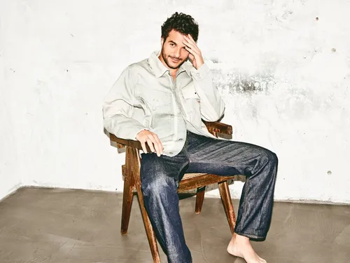 Amir : “À l’imparfaite”, le retour en musique