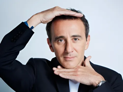 Dans un TER direction Hazebrouck, Élie Semoun prend une leçon...