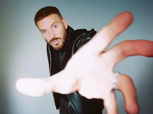 M. Pokora frappe fort : “Quand même” séduit ses fans dès la...
