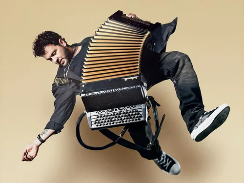 Claudio Capéo revient avec "Qu’est-ce qu’il me restera ?", extrait...