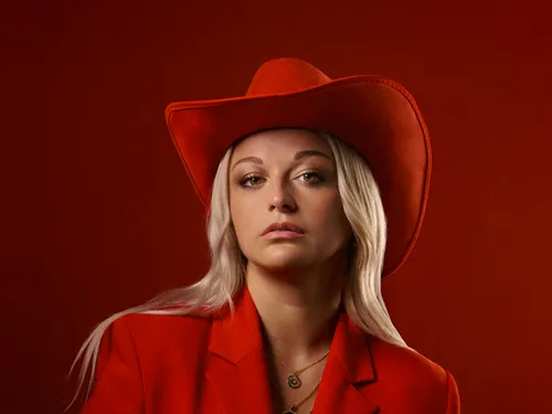 “Cow-Girl moderne" : Eloïz dévoile son nouveau single