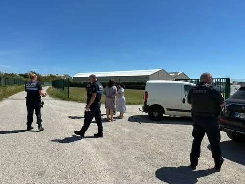 Outreau : deux chiens, dans une voiture en plein soleil, sauvée...