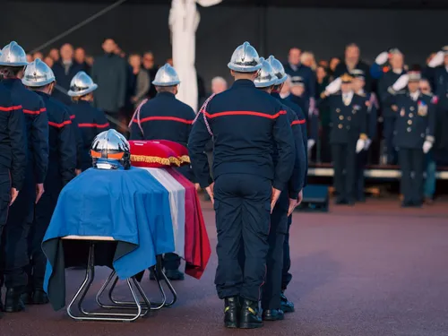  Marquise : Mathieu Cornu, sapeur-pompier mort à 25 ans, promu...